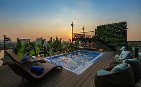 May De Ville Corner Hotel